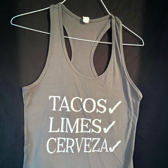 FREE with purchase !! Fun tank top, great condition, no flaws - Picture 1 of 4